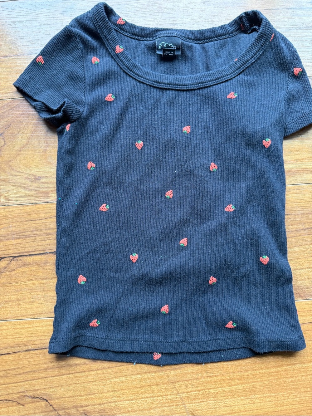 Art Class size Medium/8 Children's Black Strawberry Print Short Sleeve Top